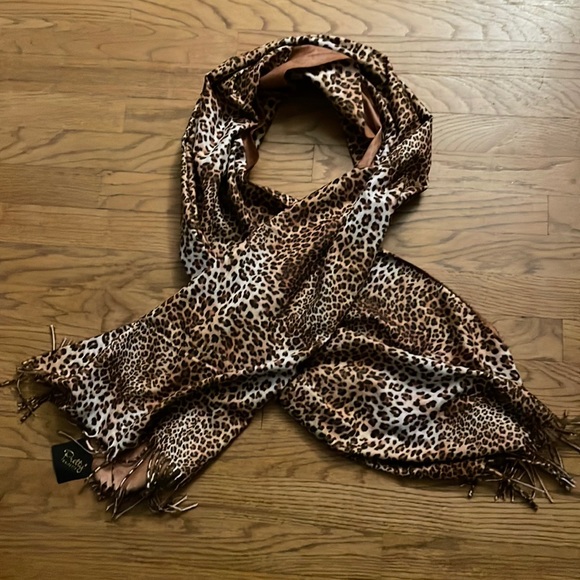 Cheetah scarf - Picture 1 of 2